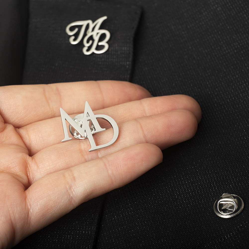 Tangula Custom Initials Brooch - Men'S Grooming Daily recensione e prezzo